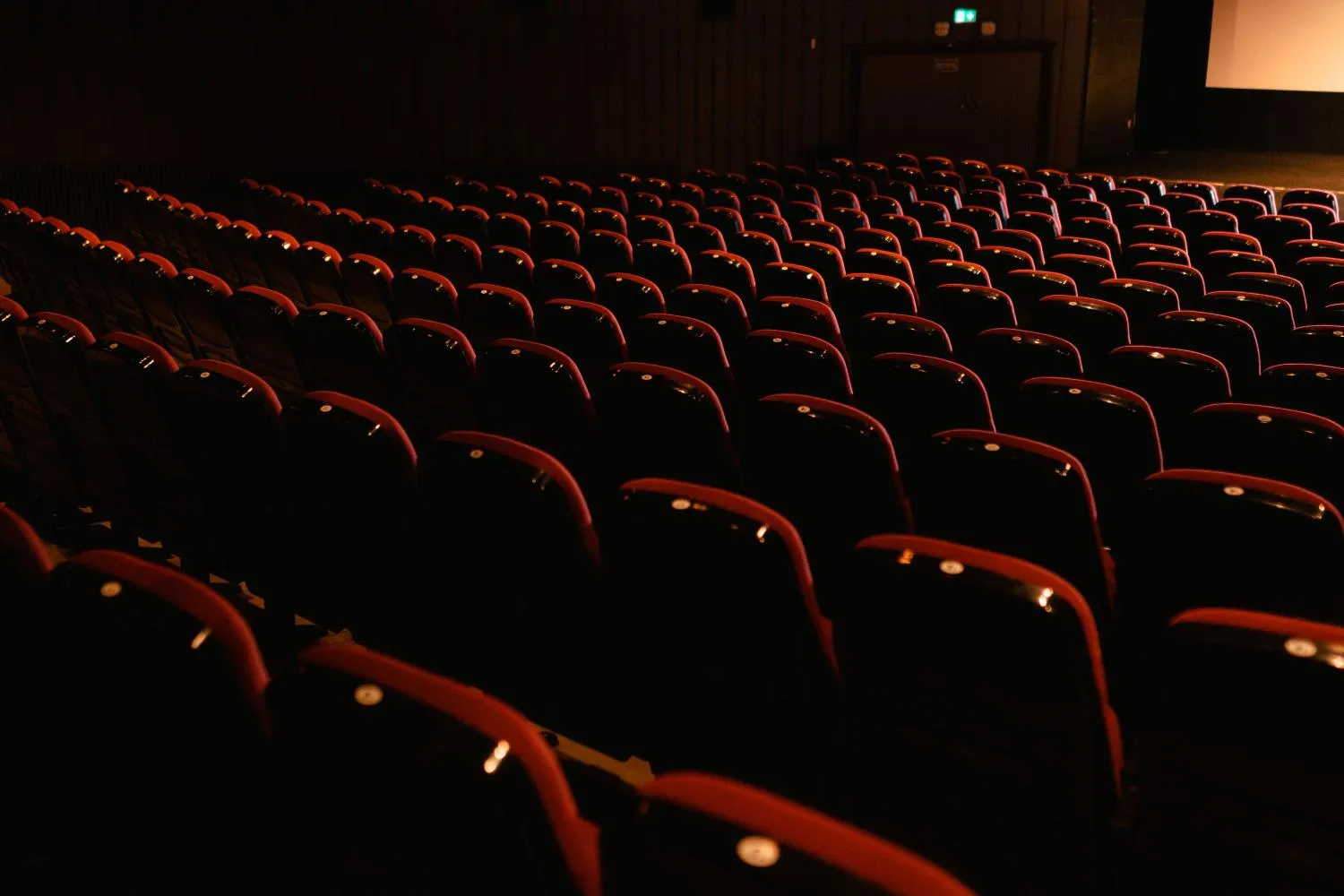 A Sanremo l’Ariston diventa un rifugio contro il caldo: cinema gratis nelle ore più roventi grazie alla rassegna “Il Grande Freddo”