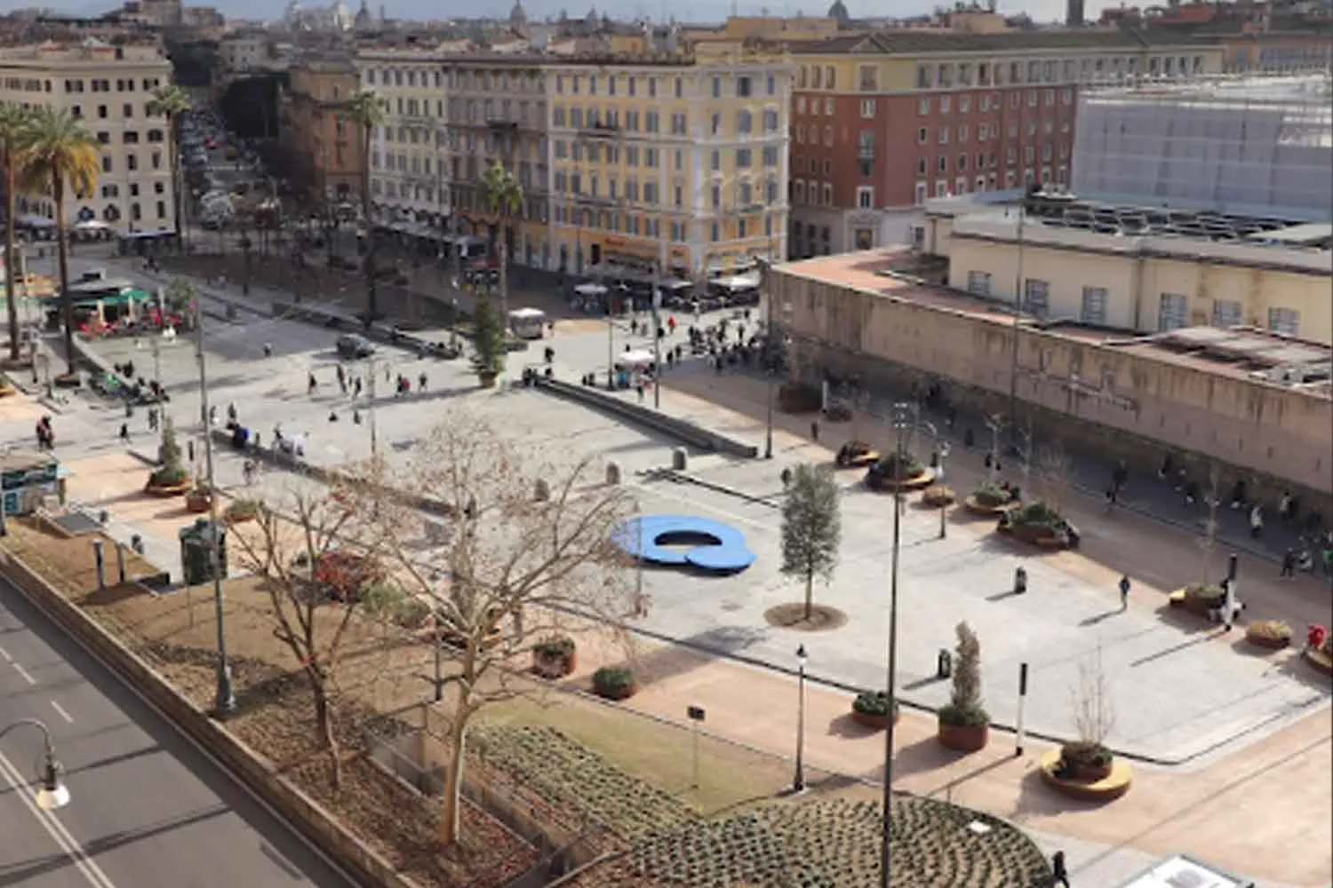 Isole di calore, Roma finisce sulla CNN: il progetto di raffrescamento bioclimatico di piazza Risorgimento non regge al caldo estremo