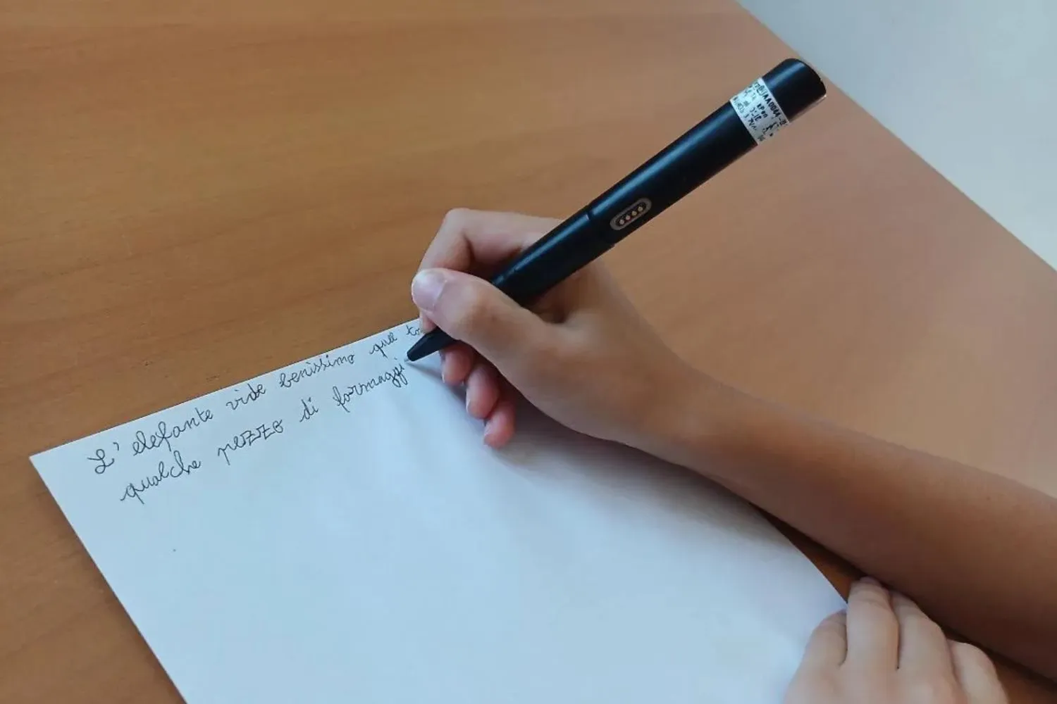 Questa penna è in grado di diagnosticare precocemente la disgrafia grazie all'IA (ed è un’invenzione tutta italiana)