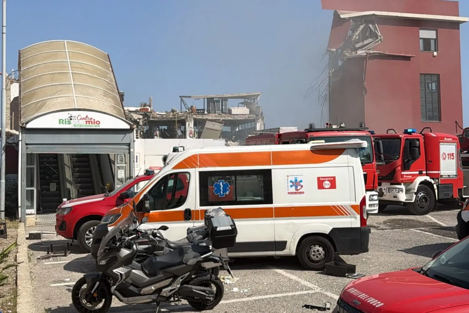 Messina, crolla edificio di 2 piani, almeno 6 dispersi e 5 feriti gravi