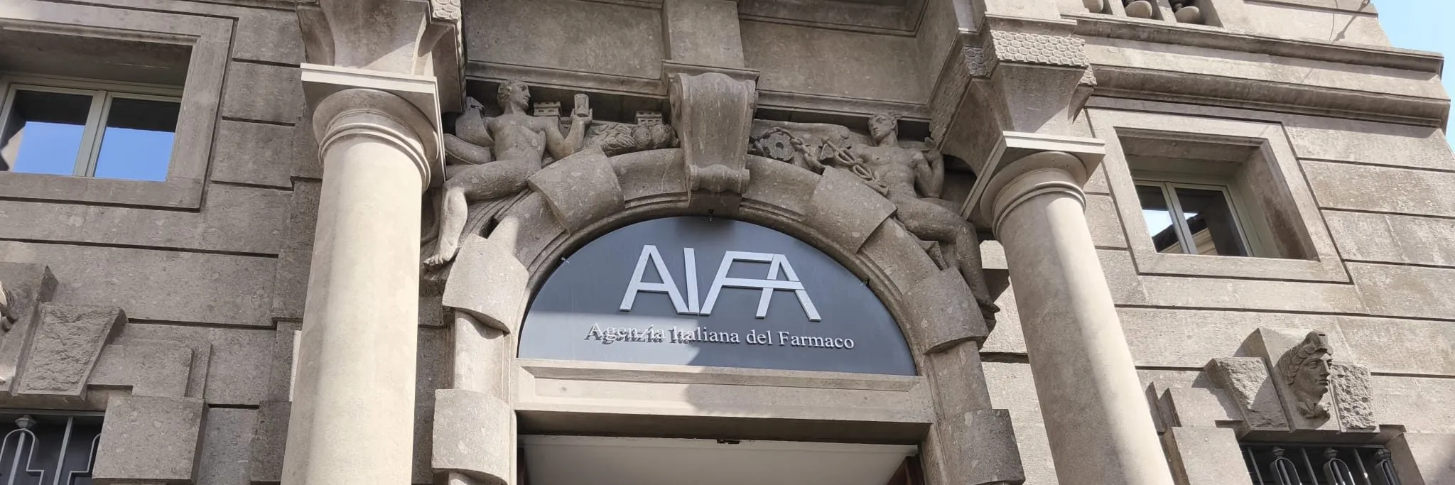Da Aifa via libera alla rimborsabilità per 4 nuovi medicinali (tra cui un orfano per la Sla), 4 estensioni e un biosimilare - AboutPharma