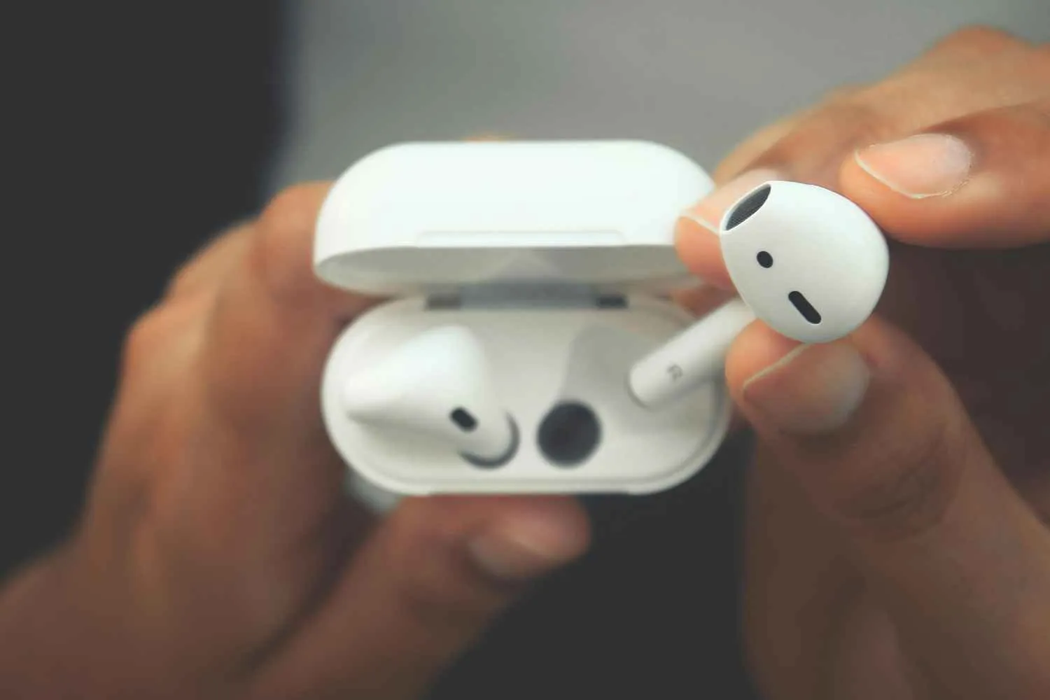C'è un errore che (quasi) tutti fanno con le cuffie wireless: rischi di rovinarle per sempre