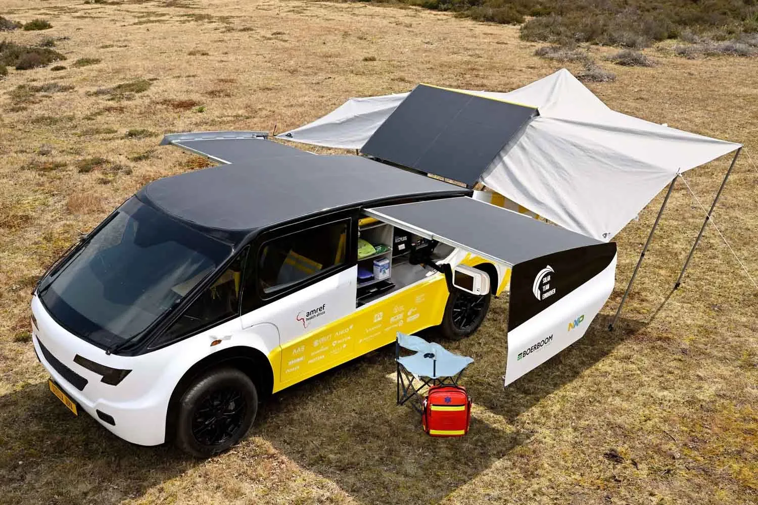 La prima ambulanza al mondo alimentata da energia solare e creata da due studenti sarà testata ad agosto sulle strade del Kenya
