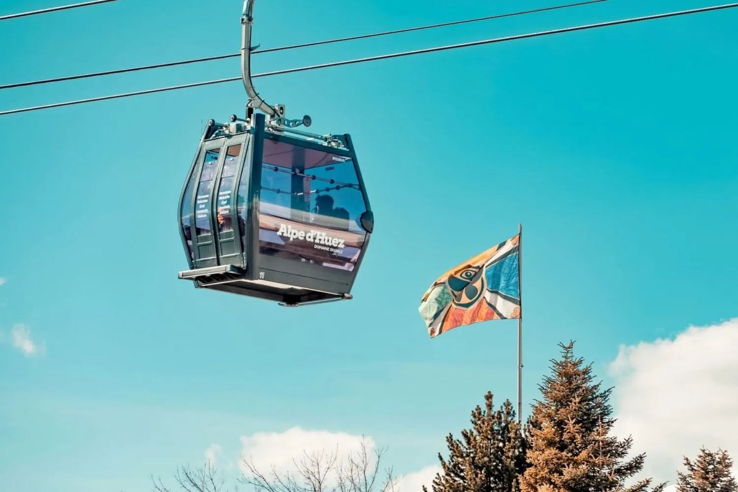 Cabina di una funivia urta una gru a 2700 metri: 23 feriti (di cui 3 in condizioni critiche) sull'Alpe d'Huez